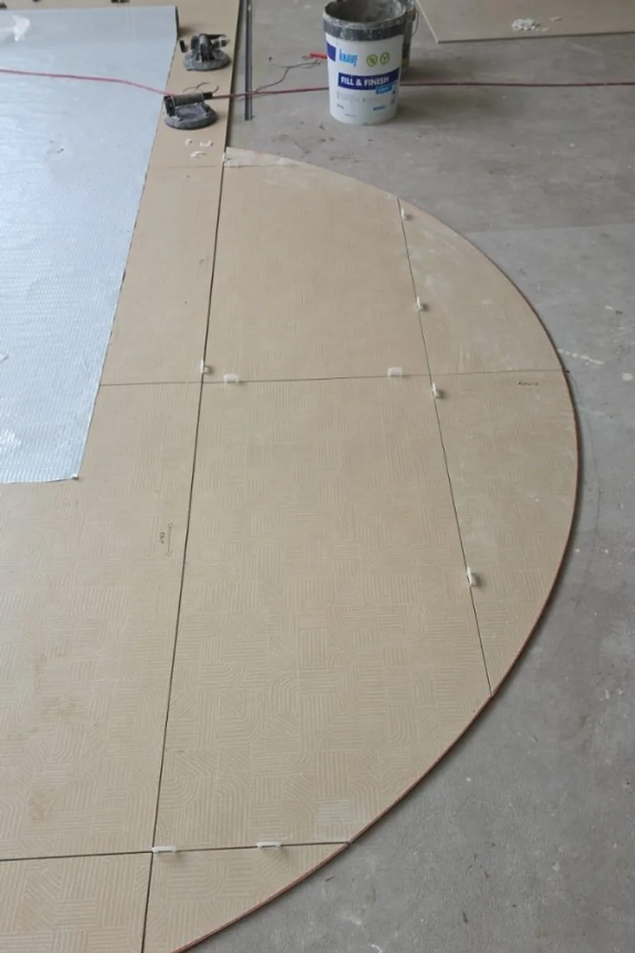 Cove Soft — precision curved cut in large-format tile
