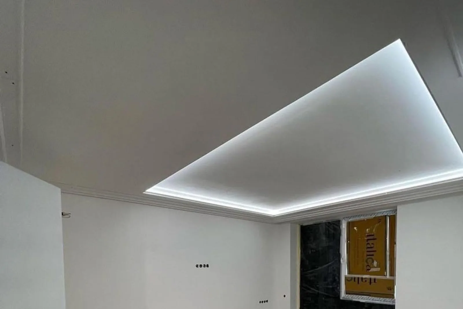 Cove Soft — recessed ceiling with LED cove light