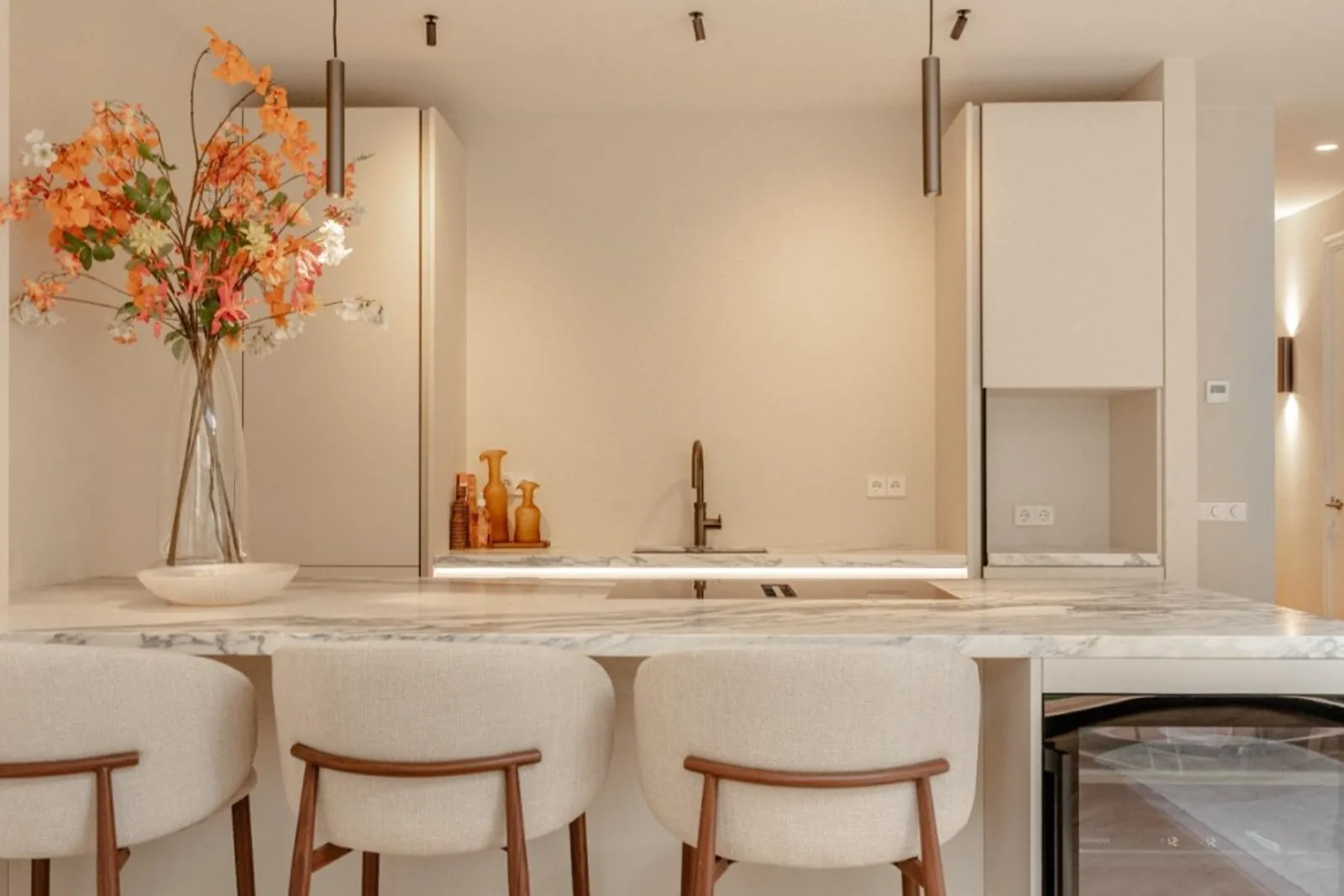 Garden Soft — marble kitchen island with soft neutrals